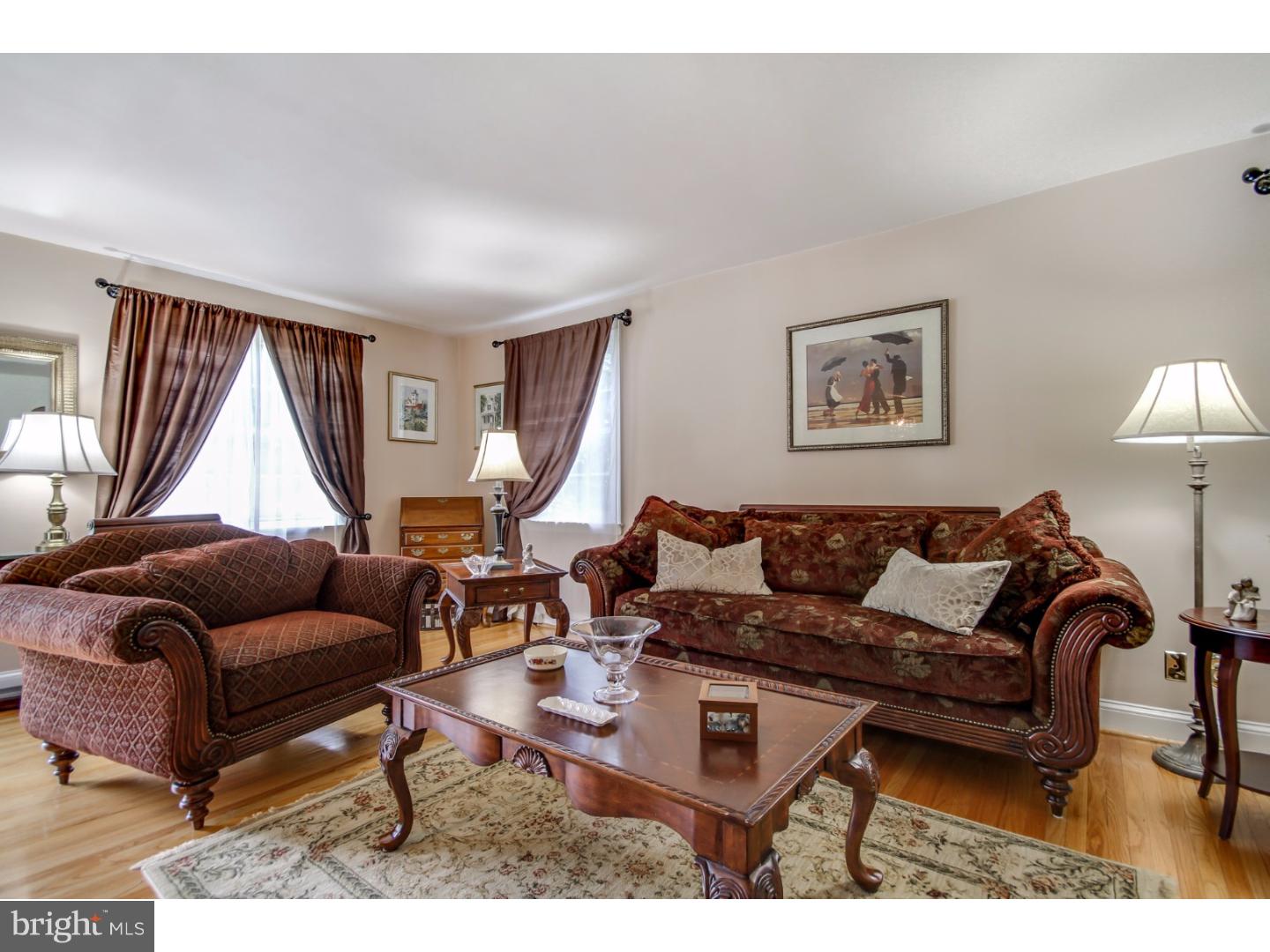 441 Maris Road Springfield, PA 19064 - Photo 3 of 25 Living Room
