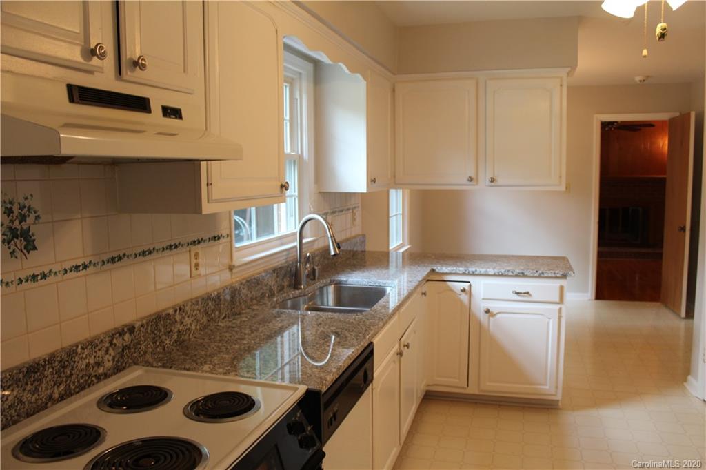 7538 Riding Trail Road Charlotte, NC 28212 - Photo 3 of 17