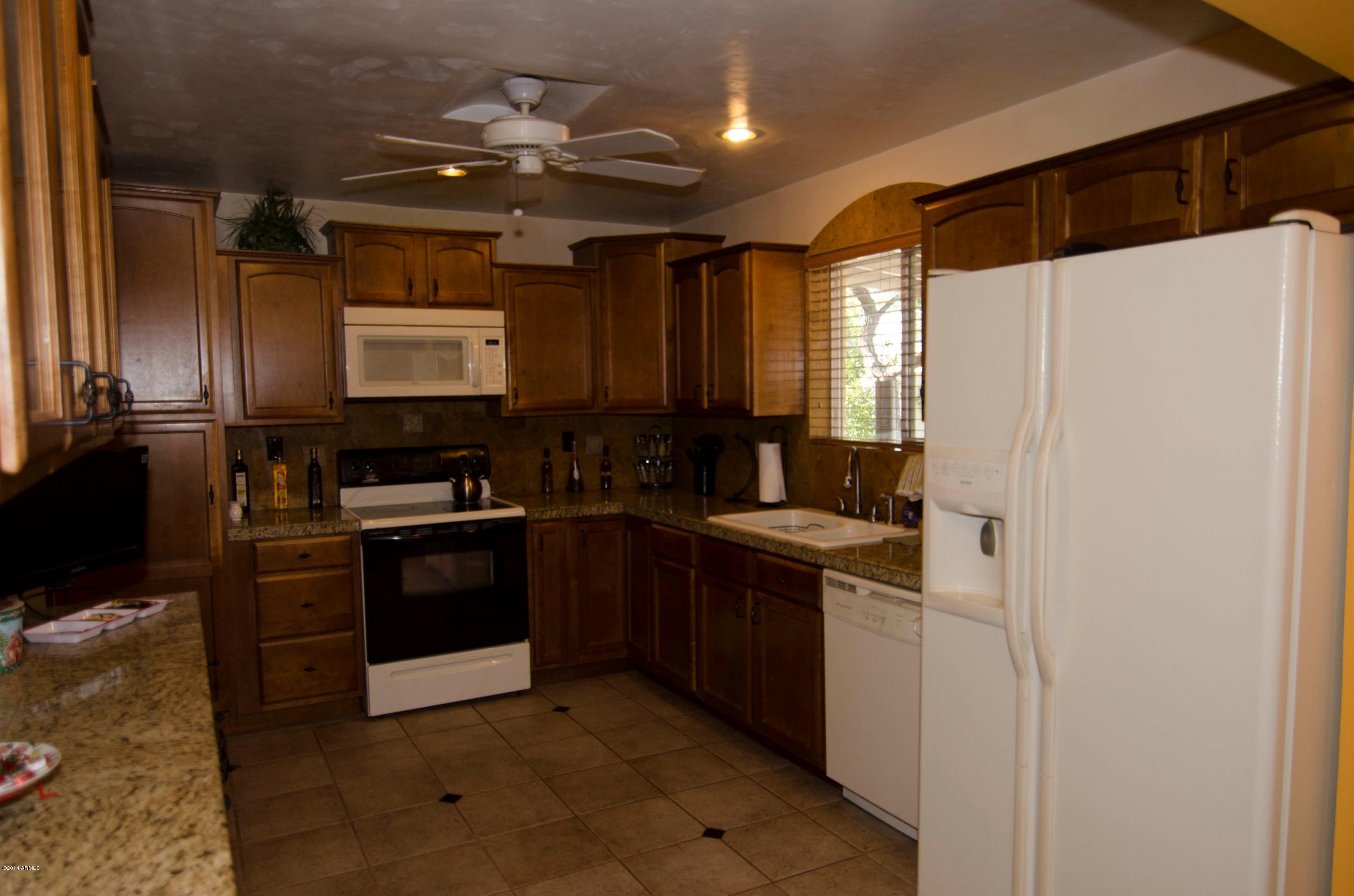 3916 West Griswold Road Phoenix, AZ 85051 - Photo 11 of 24 Kitchen