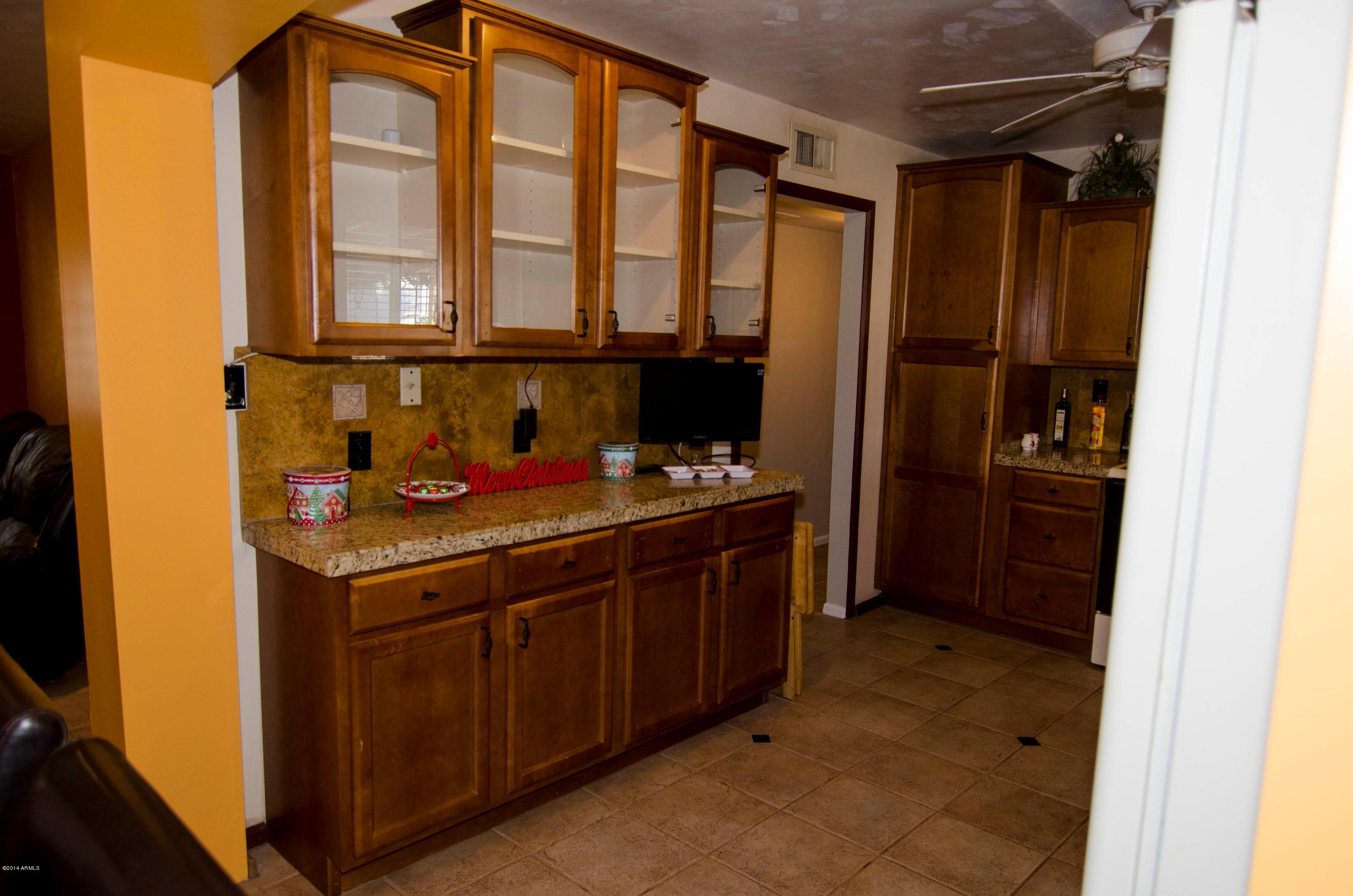 3916 West Griswold Road Phoenix, AZ 85051 - Photo 10 of 24 Kitchen