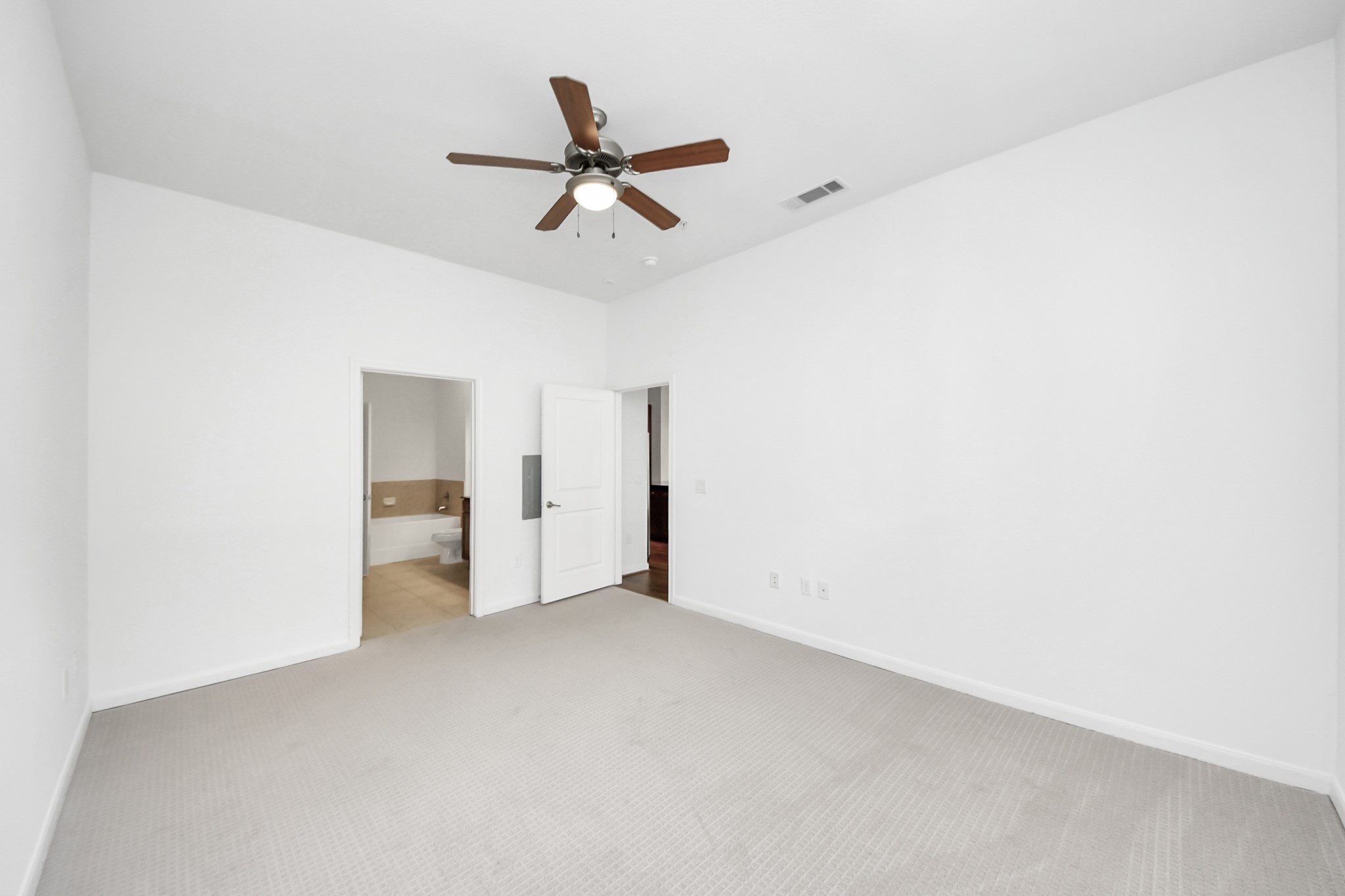 6363 San Felipe Street, Unit 465 Houston, TX 77057 - Photo 16 of 49 a view of a livingroom with a ceiling fan and window