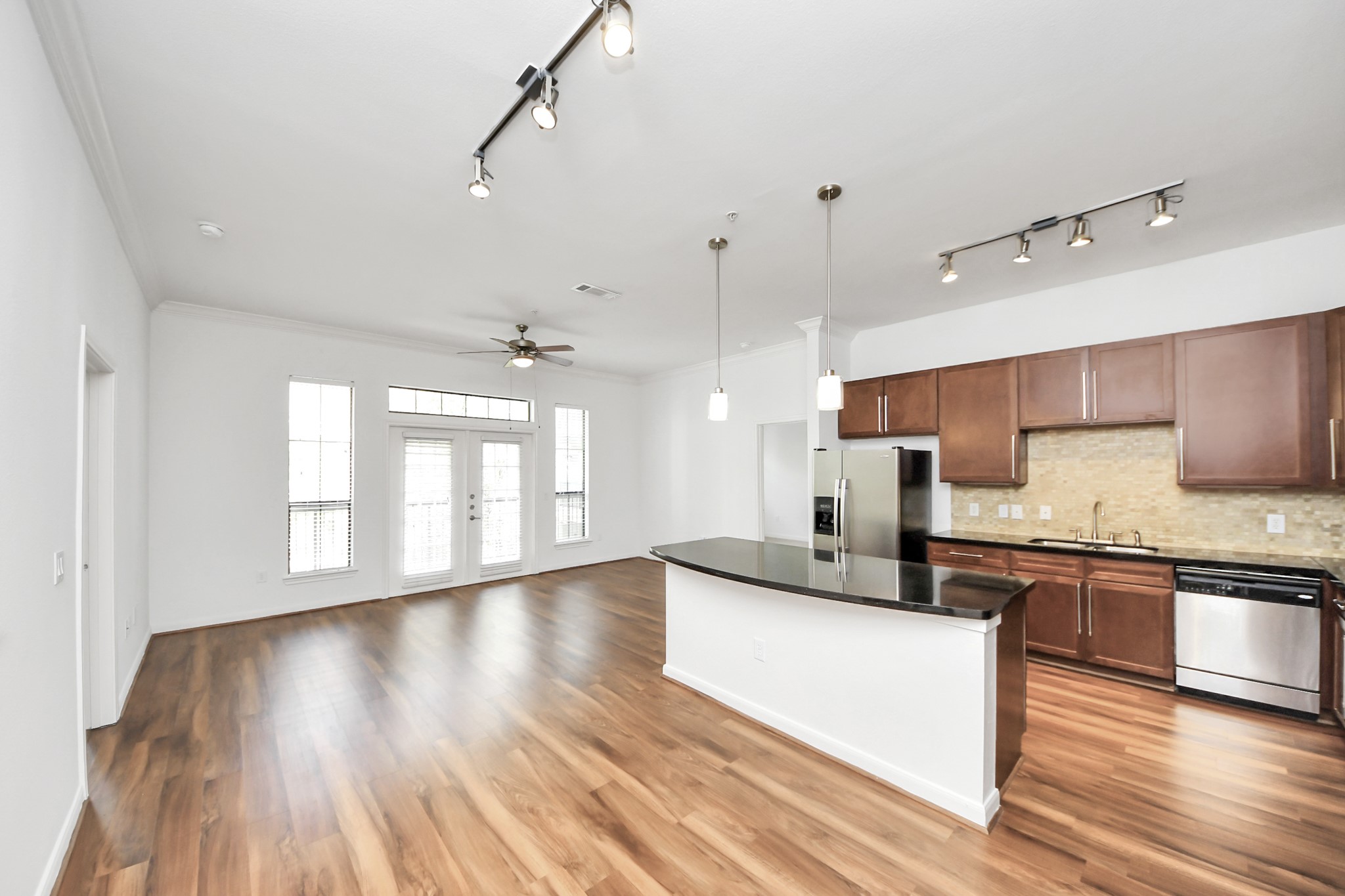 6363 San Felipe Street, Unit 465 Houston, TX 77057 - Photo 2 of 49 a large kitchen with stainless steel appliances granite countertop a stove a sink and a refrigerator