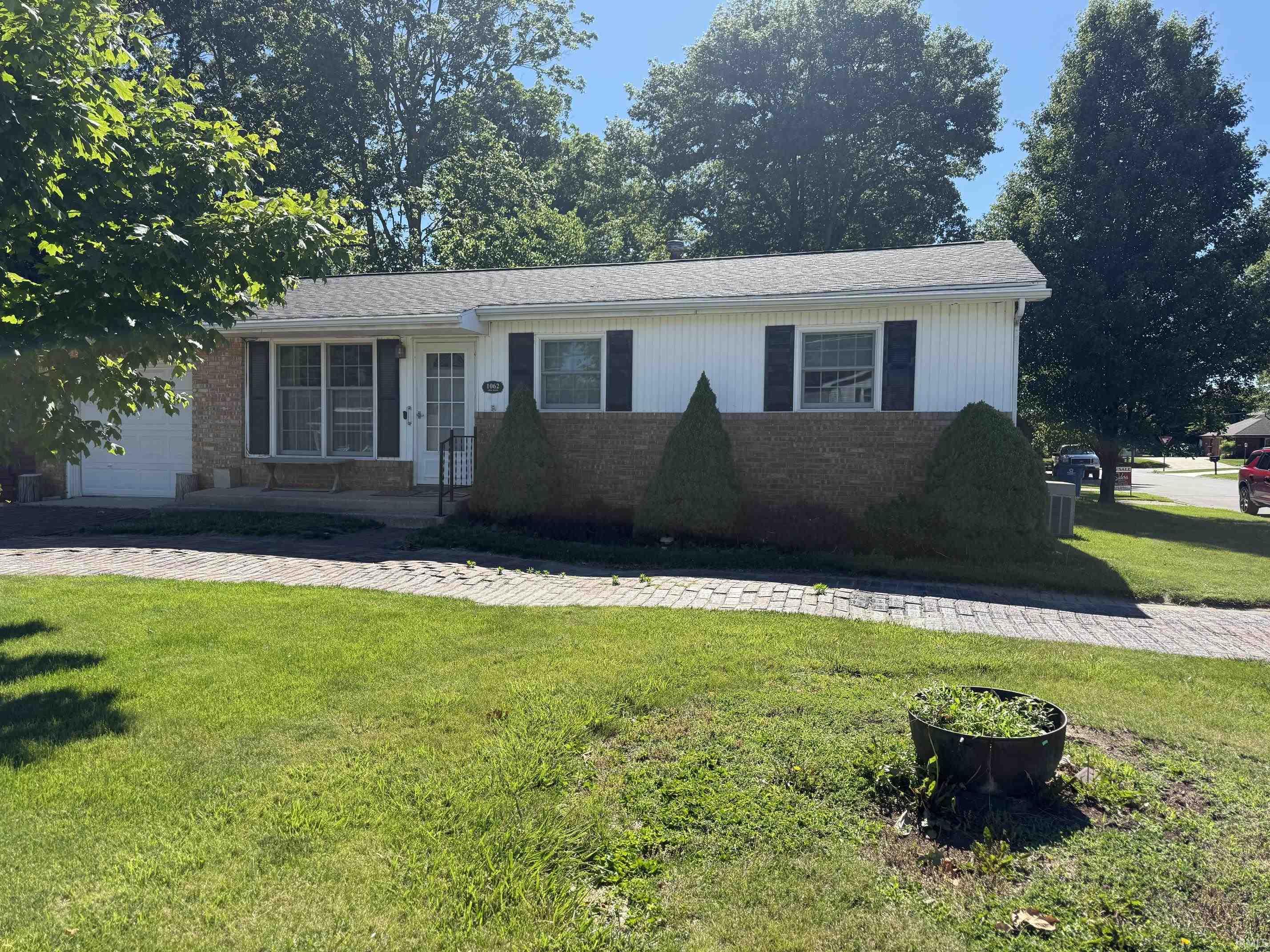1062 Alber Street Wabash, IN 46992 - Photo 2 of 7