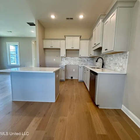 $360,900 | 768 Coahoma Court, Nesbit, MS 38651