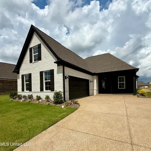 $360,900 | 768 Coahoma Court, Nesbit, MS 38651
