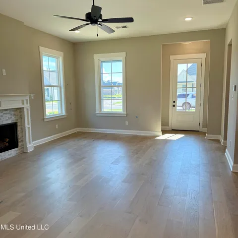 $360,900 | 768 Coahoma Court, Nesbit, MS 38651