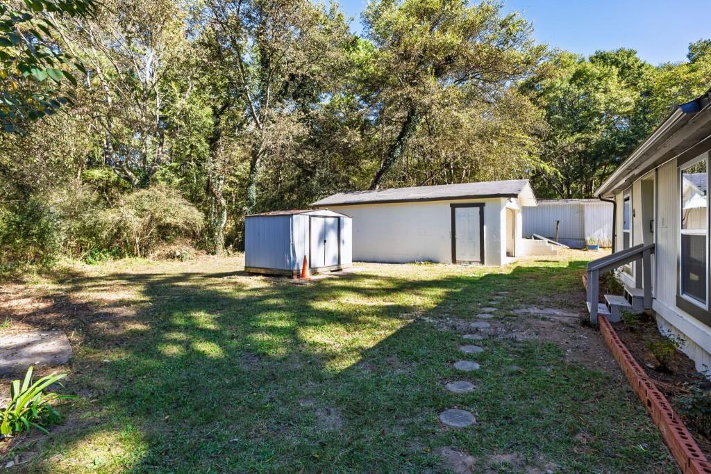 24 East Iron Belt Road Southeast Cartersville, GA 30120 - Photo 30 of 39 a backyard of a house with table and chairs