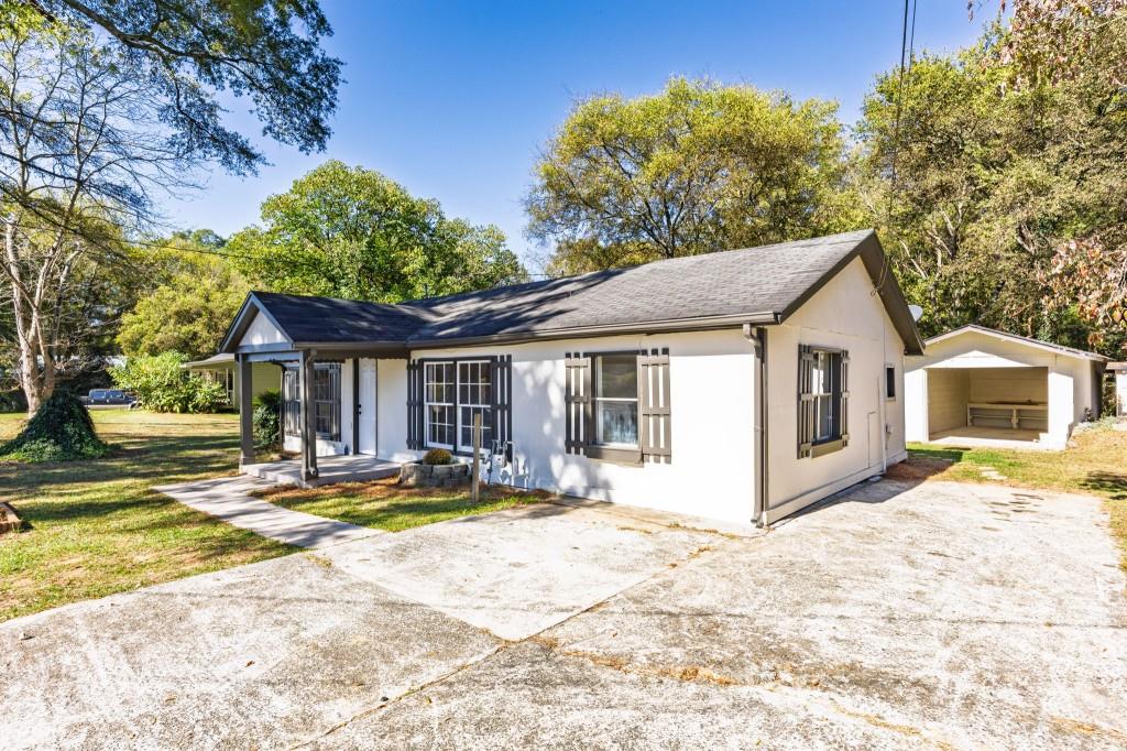 24 East Iron Belt Road Southeast Cartersville, GA 30120 - Photo 3 of 39 a view of a house with a yard and large tree
