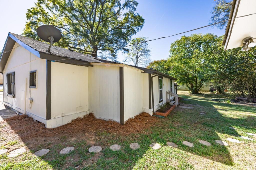 24 East Iron Belt Road Southeast Cartersville, GA 30120 - Photo 34 of 39 a backyard of a house with lots of green space