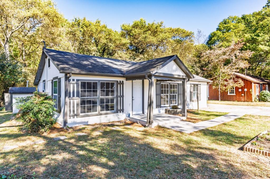 24 East Iron Belt Road Southeast Cartersville, GA 30120 - Photo 36 of 39 a front view of a house with a outdoor space
