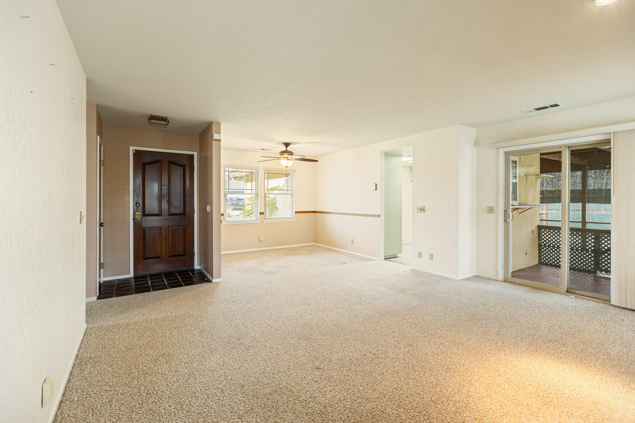 812 Woods Place Exeter, CA 93221 - Photo 8 of 47 10 Living Room