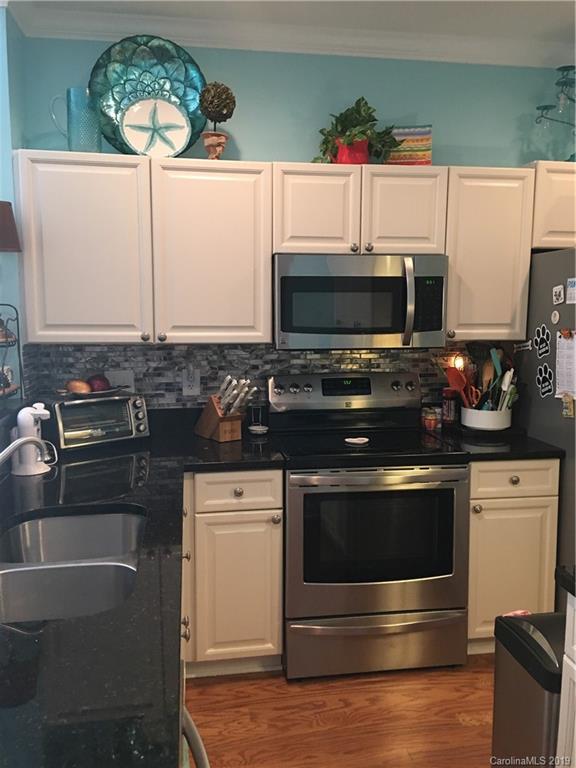 779 Peninsula Drive Davidson, NC 28036 - Photo 14 of 31 a kitchen with stainless steel appliances a stove a microwave and sink