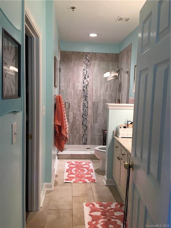 779 Peninsula Drive Davidson, NC 28036 - Photo 23 of 31 a view of bathroom