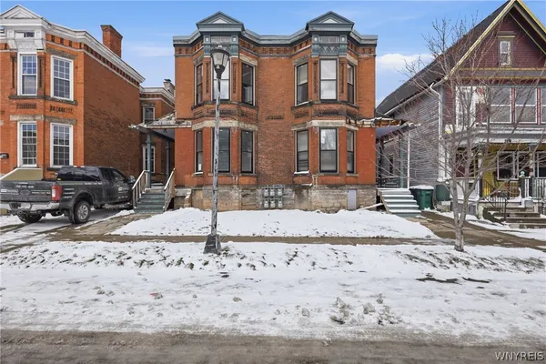 $950 | 136 # 2 York Street, Buffalo, NY 14213