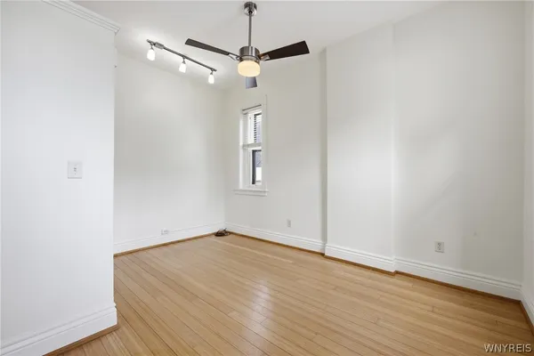 $950 | 136 # 2 York Street, Buffalo, NY 14213