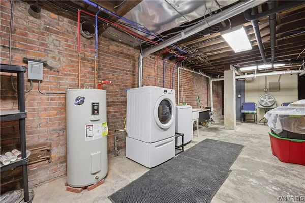 $950 | 136 # 2 York Street, Buffalo, NY 14213