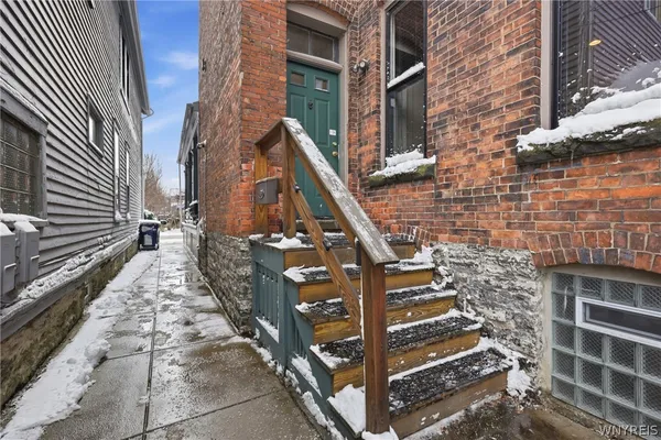 $950 | 136 # 2 York Street, Buffalo, NY 14213