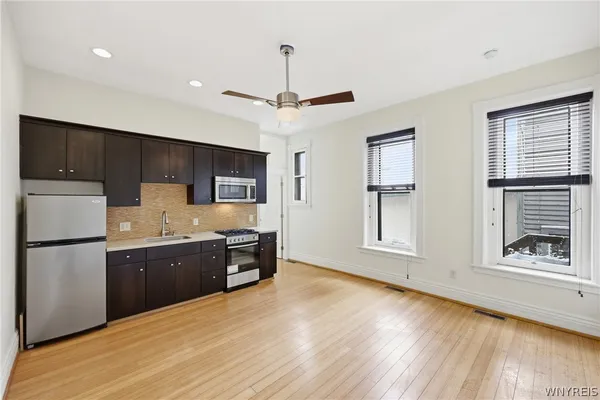 $950 | 136 # 2 York Street, Buffalo, NY 14213