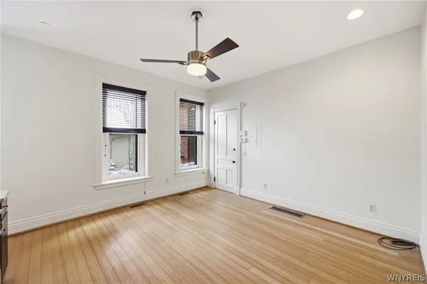 $950 | 136 # 2 York Street, Buffalo, NY 14213