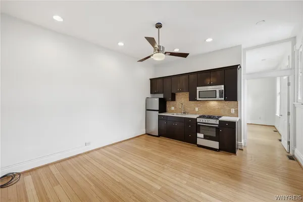 $950 | 136 # 2 York Street, Buffalo, NY 14213