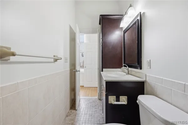 $950 | 136 # 2 York Street, Buffalo, NY 14213