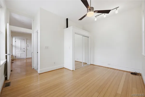 $950 | 136 # 2 York Street, Buffalo, NY 14213