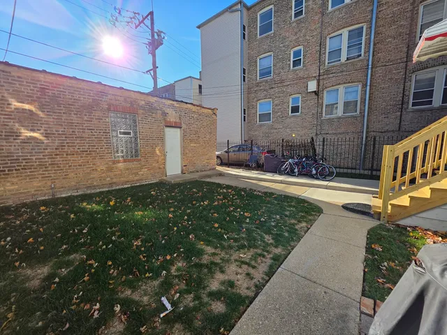 $2,095 | 4831 West Roscoe Street, Unit 2, Chicago, IL 60641