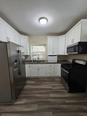 $2,095 | 4831 West Roscoe Street, Unit 2, Chicago, IL 60641