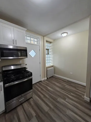 $2,095 | 4831 West Roscoe Street, Unit 2, Chicago, IL 60641