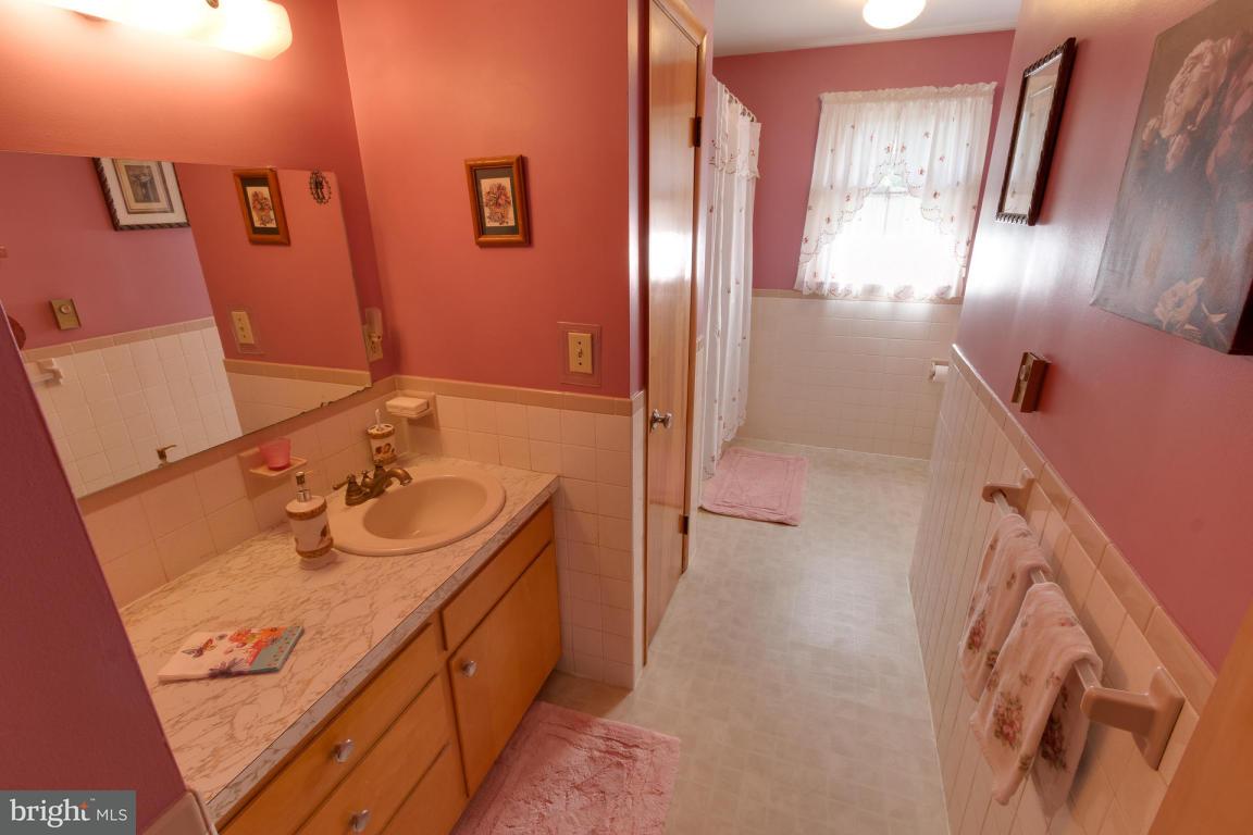 300 North New Street Lititz, PA 17543 - Photo 18 of 31 Gallery Image 18