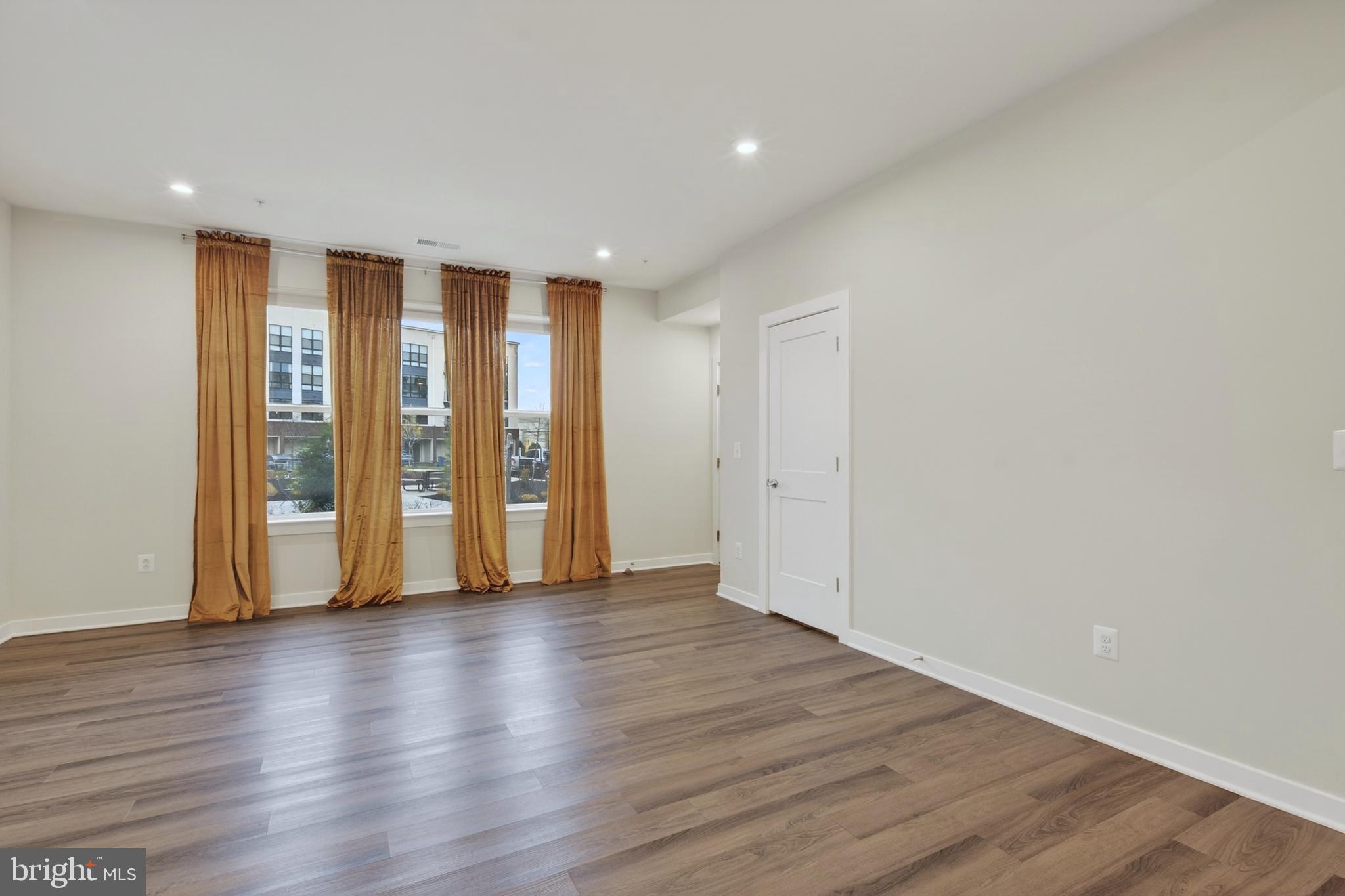 43748 Transit Square Ashburn, VA 20147 - Photo 11 of 43 Living Room View#4
