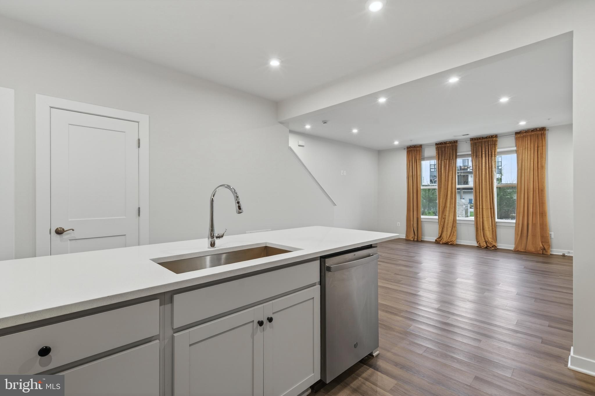 43748 Transit Square Ashburn, VA 20147 - Photo 13 of 43 Kitchen View#2