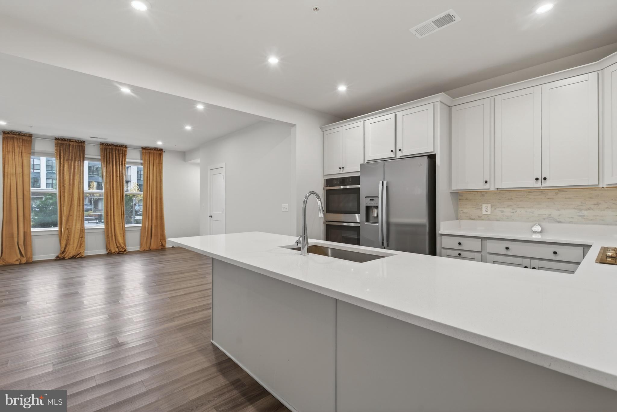 43748 Transit Square Ashburn, VA 20147 - Photo 17 of 43 Kitchen View#6