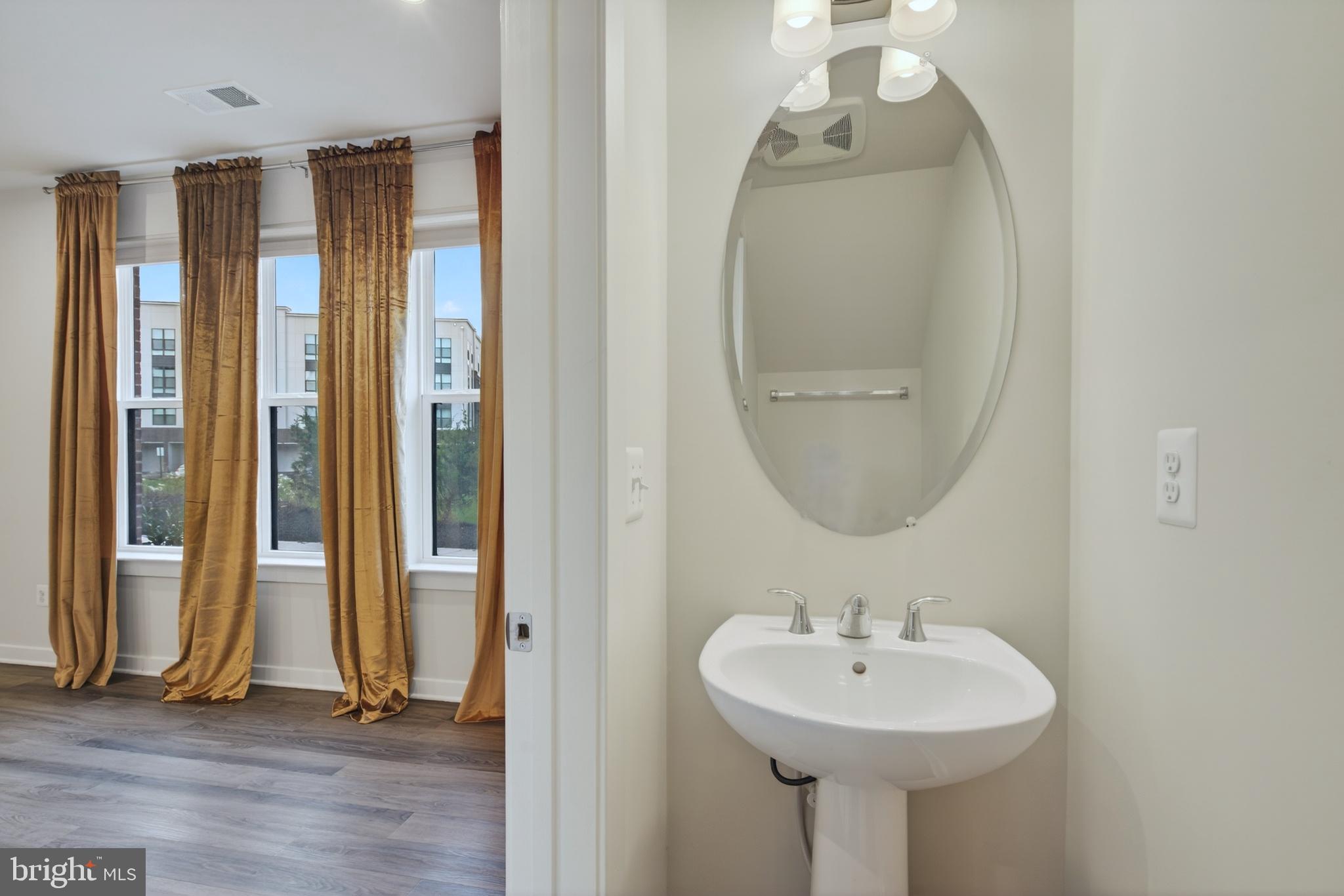 43748 Transit Square Ashburn, VA 20147 - Photo 19 of 43 Powder Room