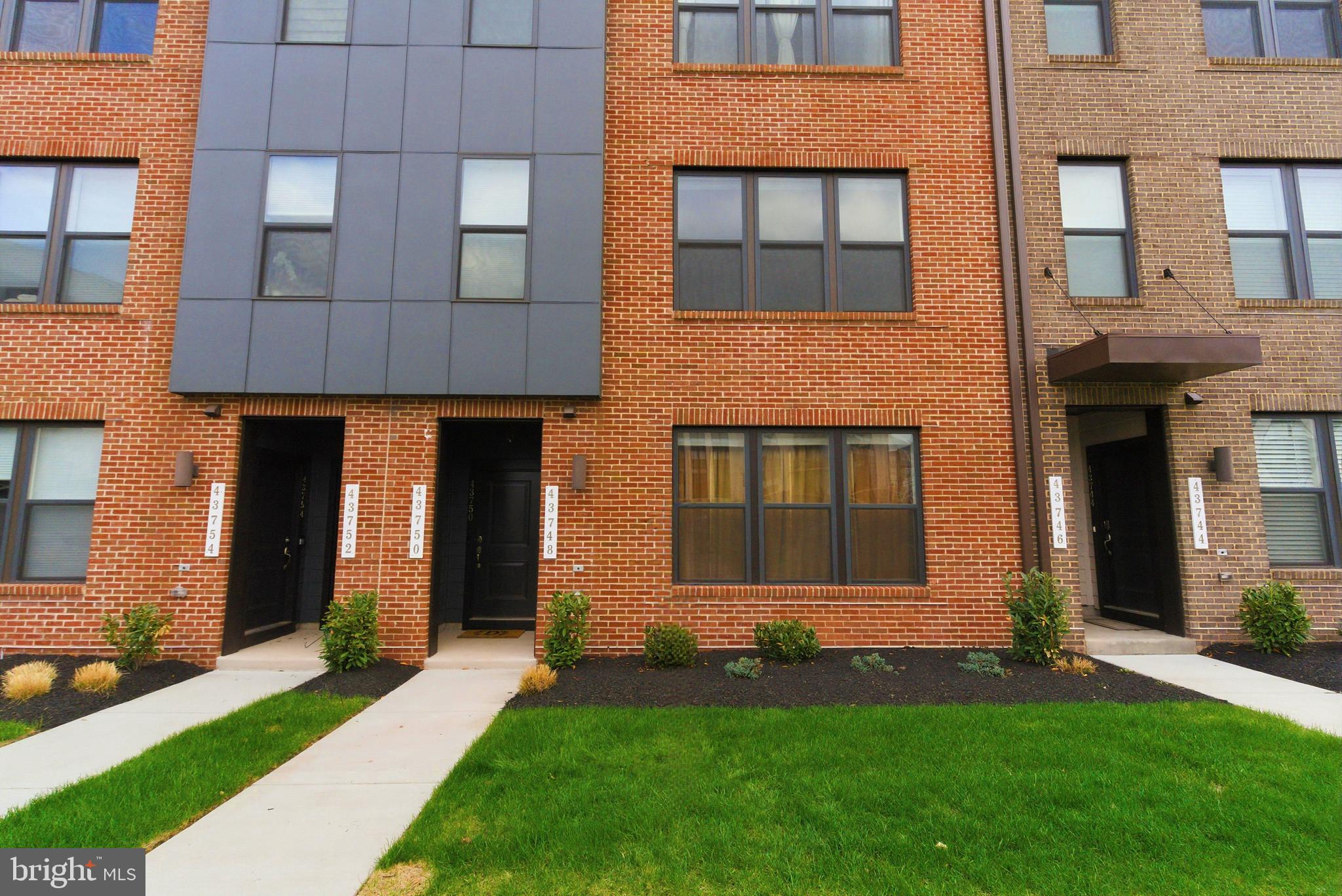 43748 Transit Square Ashburn, VA 20147 - Photo 6 of 43 Exterior Front View#6