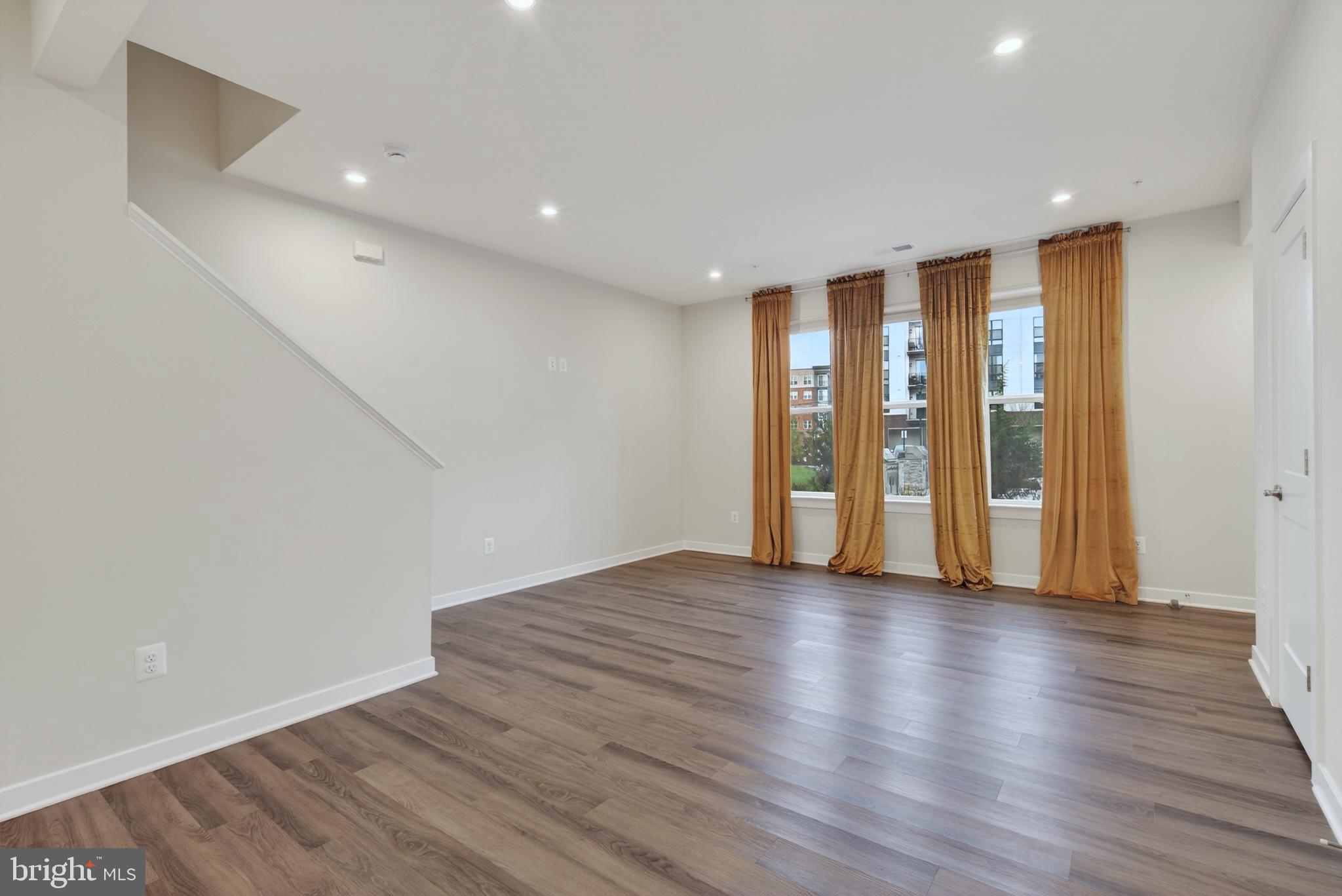 43748 Transit Square Ashburn, VA 20147 - Photo 10 of 43 Living Room View#3