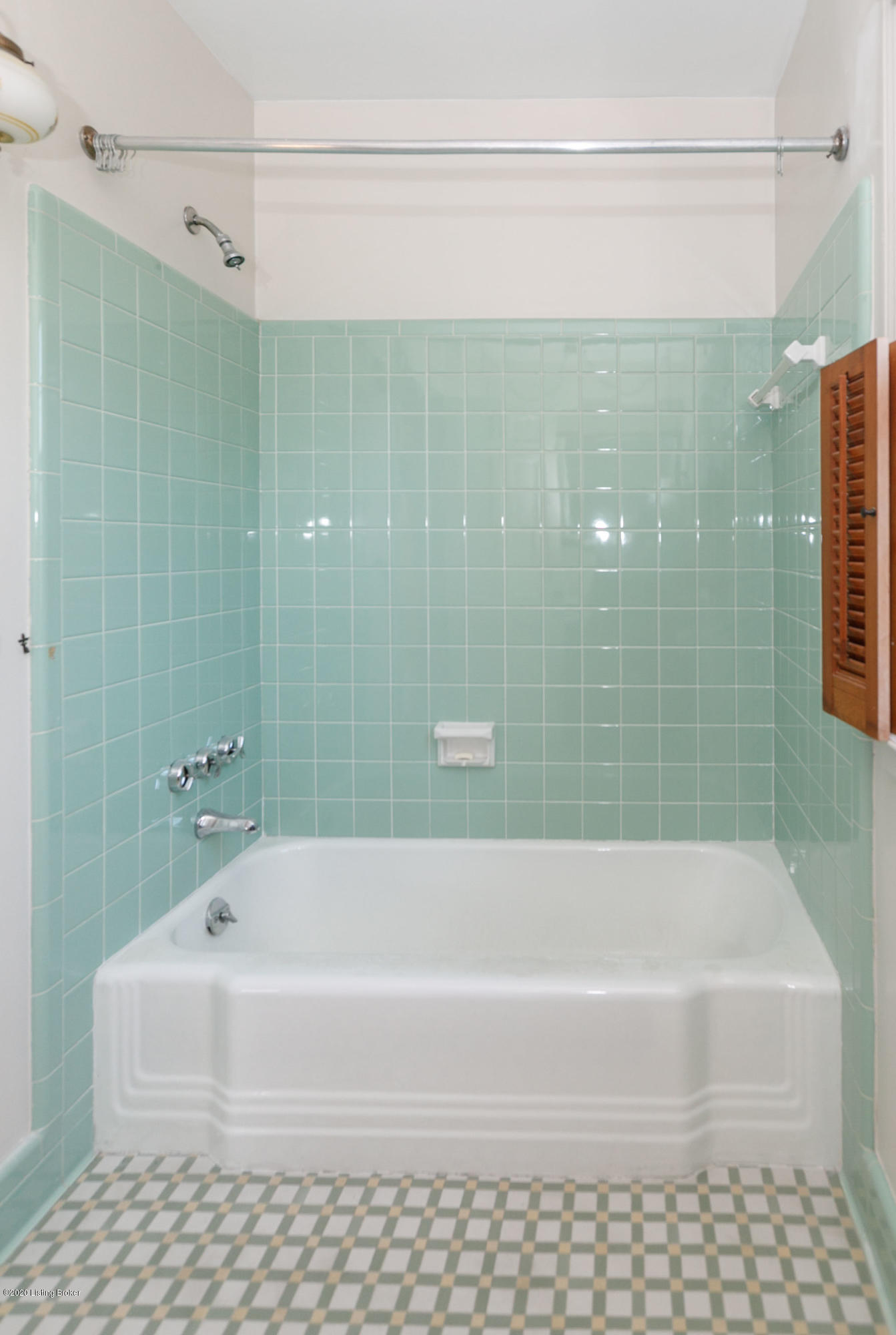 607 Cloverlea Road Louisville, KY 40206 - Photo 27 of 33 2nd Floor Full Bath