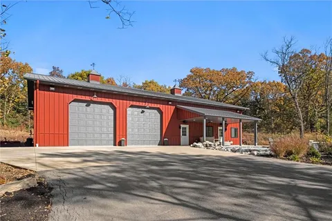 $2,400,000 | 33345 West 95th Street, De Soto, KS 66018