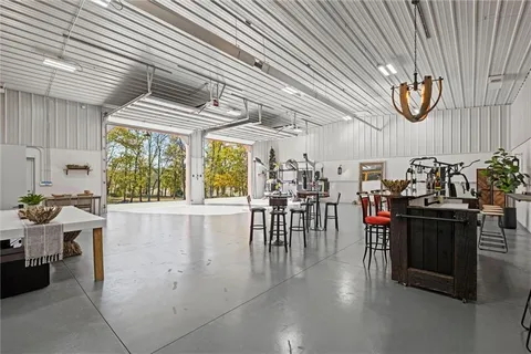 $2,400,000 | 33345 West 95th Street, De Soto, KS 66018