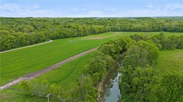 $2,400,000 | 33345 West 95th Street, De Soto, KS 66018