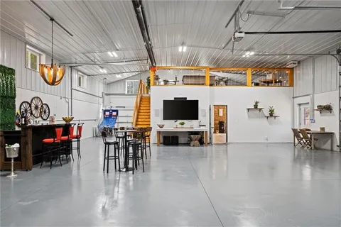 $2,400,000 | 33345 West 95th Street, De Soto, KS 66018