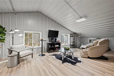 $2,400,000 | 33345 West 95th Street, De Soto, KS 66018