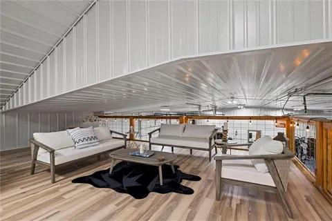 $2,400,000 | 33345 West 95th Street, De Soto, KS 66018