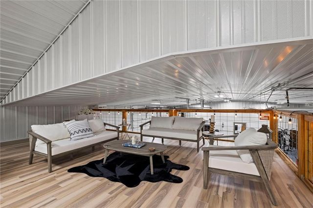 $2,400,000 | 33345 West 95th Street, De Soto, KS 66018