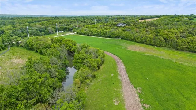 $2,400,000 | 33345 West 95th Street, De Soto, KS 66018