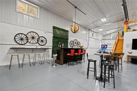 $2,400,000 | 33345 West 95th Street, De Soto, KS 66018