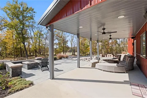 $2,400,000 | 33345 West 95th Street, De Soto, KS 66018