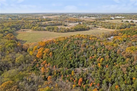 $2,400,000 | 33345 West 95th Street, De Soto, KS 66018