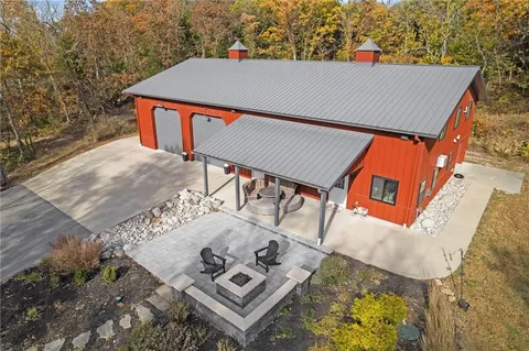 $2,400,000 | 33345 West 95th Street, De Soto, KS 66018