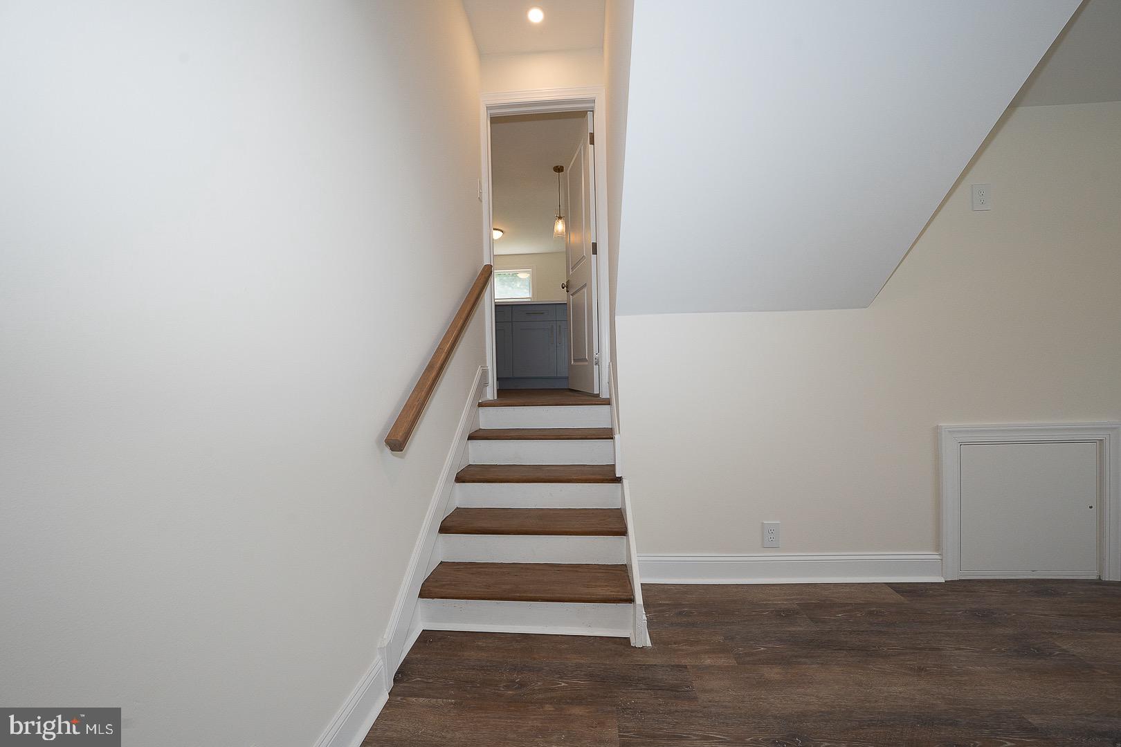 503 Poplar Road Flourtown, PA 19031 - Photo 43 of 63 a view of entryway